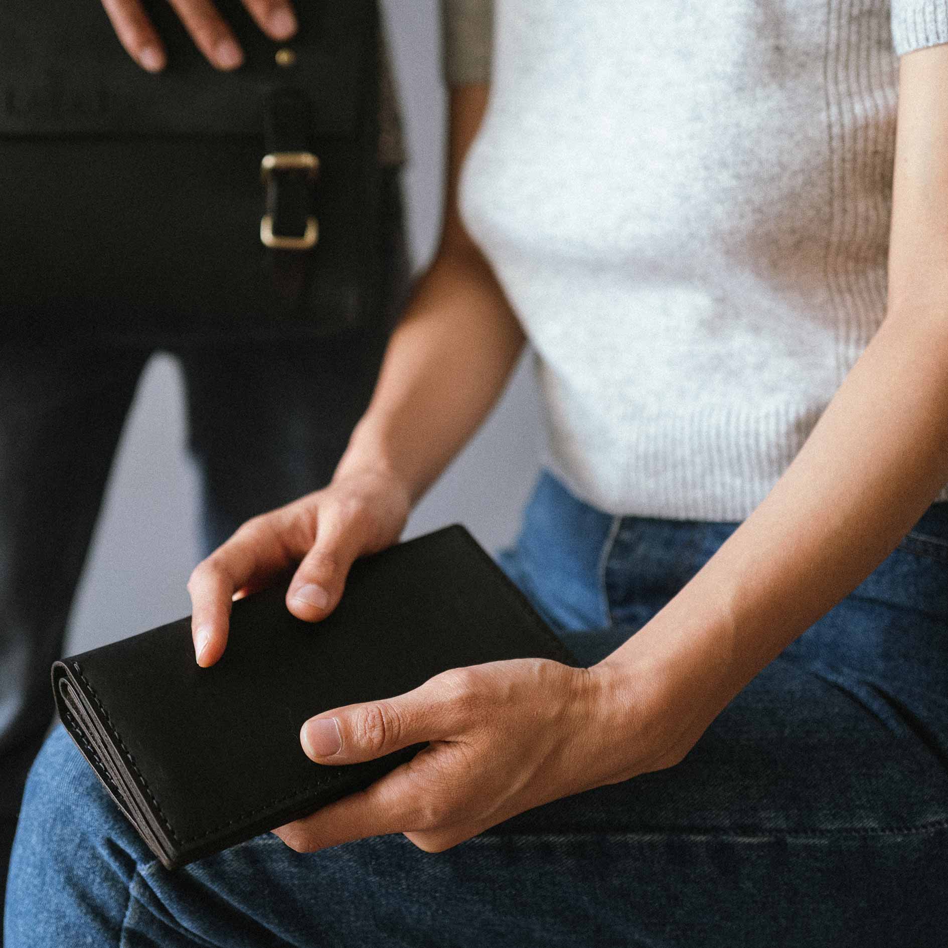 Alongsider Wallet - Black - Image 6