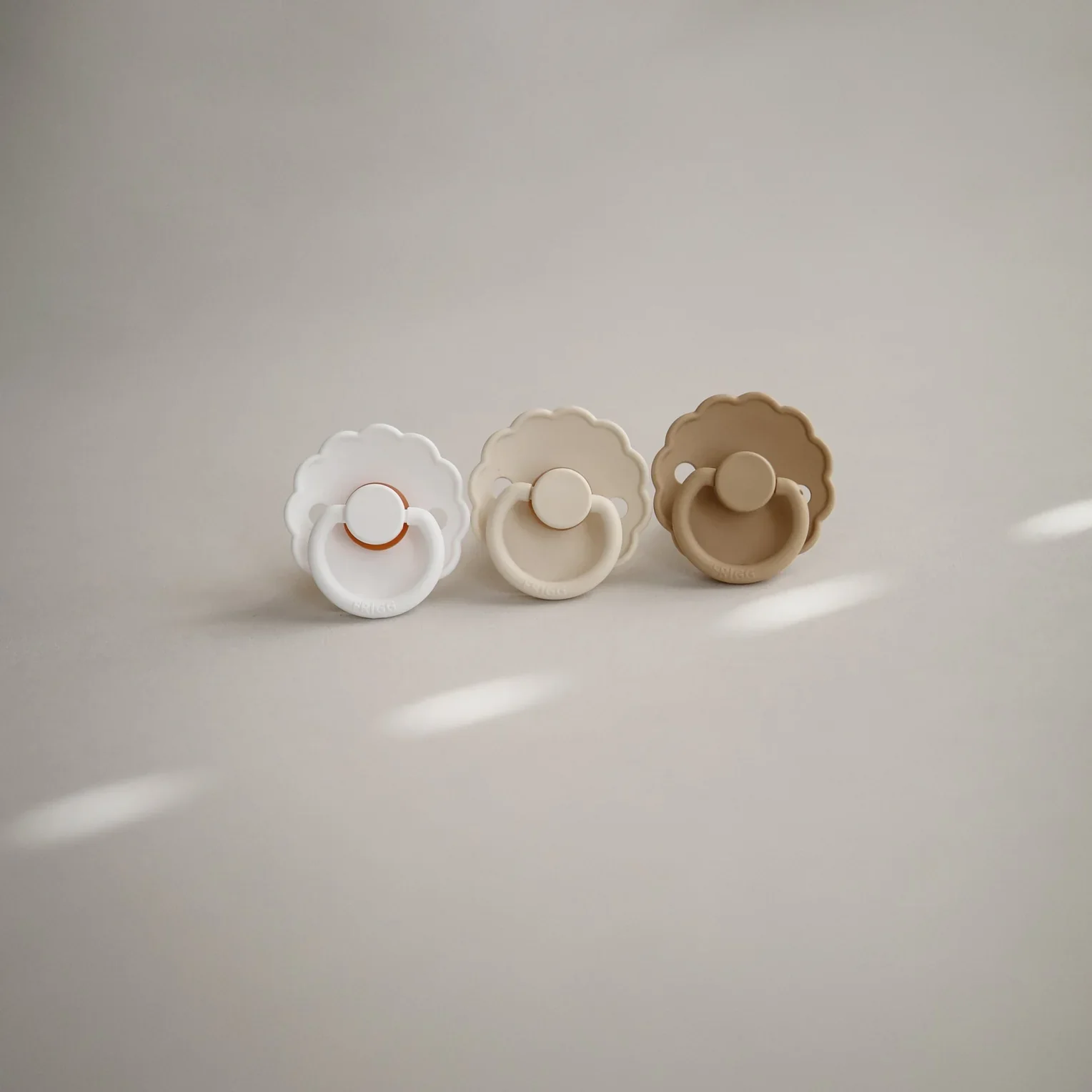 Natural Pacifier - Daisy - Portobello & Croissant - Image 4