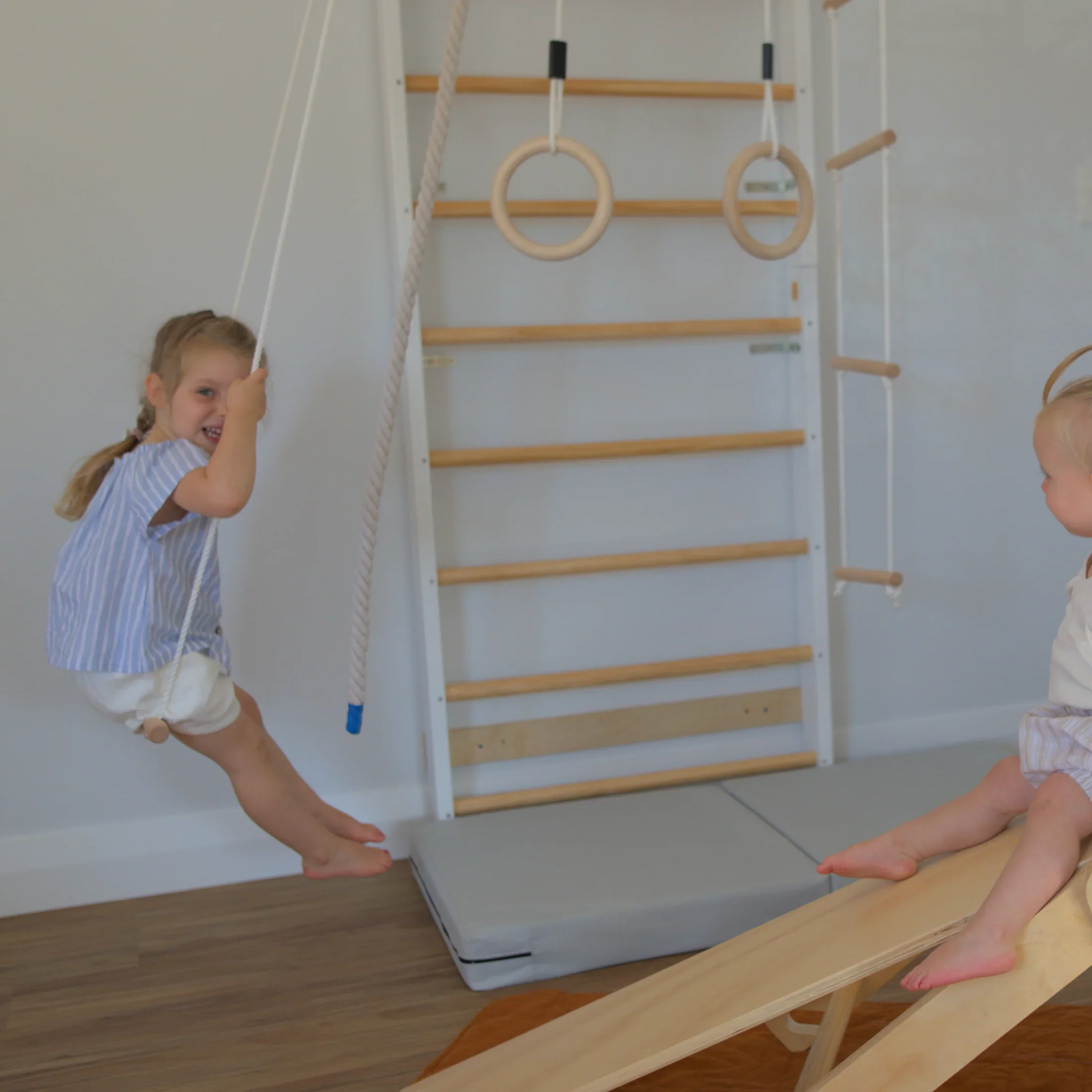 Wooden Swing/Trapeze - Image 4
